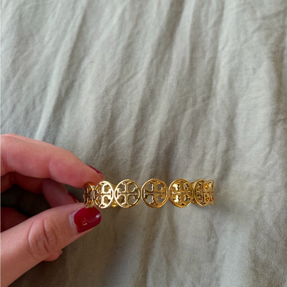 Tory Burch Elegant Gold Bracelet - Picture 4 of 5